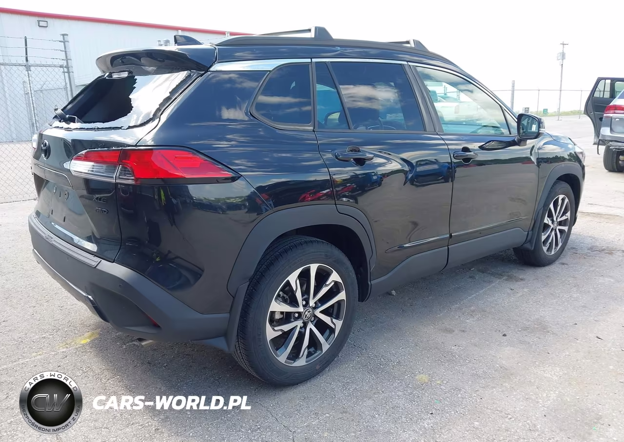 2022 Toyota Corolla Cross Xle VIN:7MUDAABG3NV004553 - 4