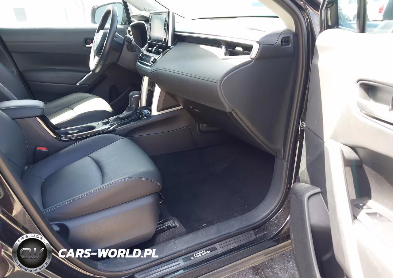 2022 Toyota Corolla Cross Xle VIN:7MUDAABG3NV004553 - 5