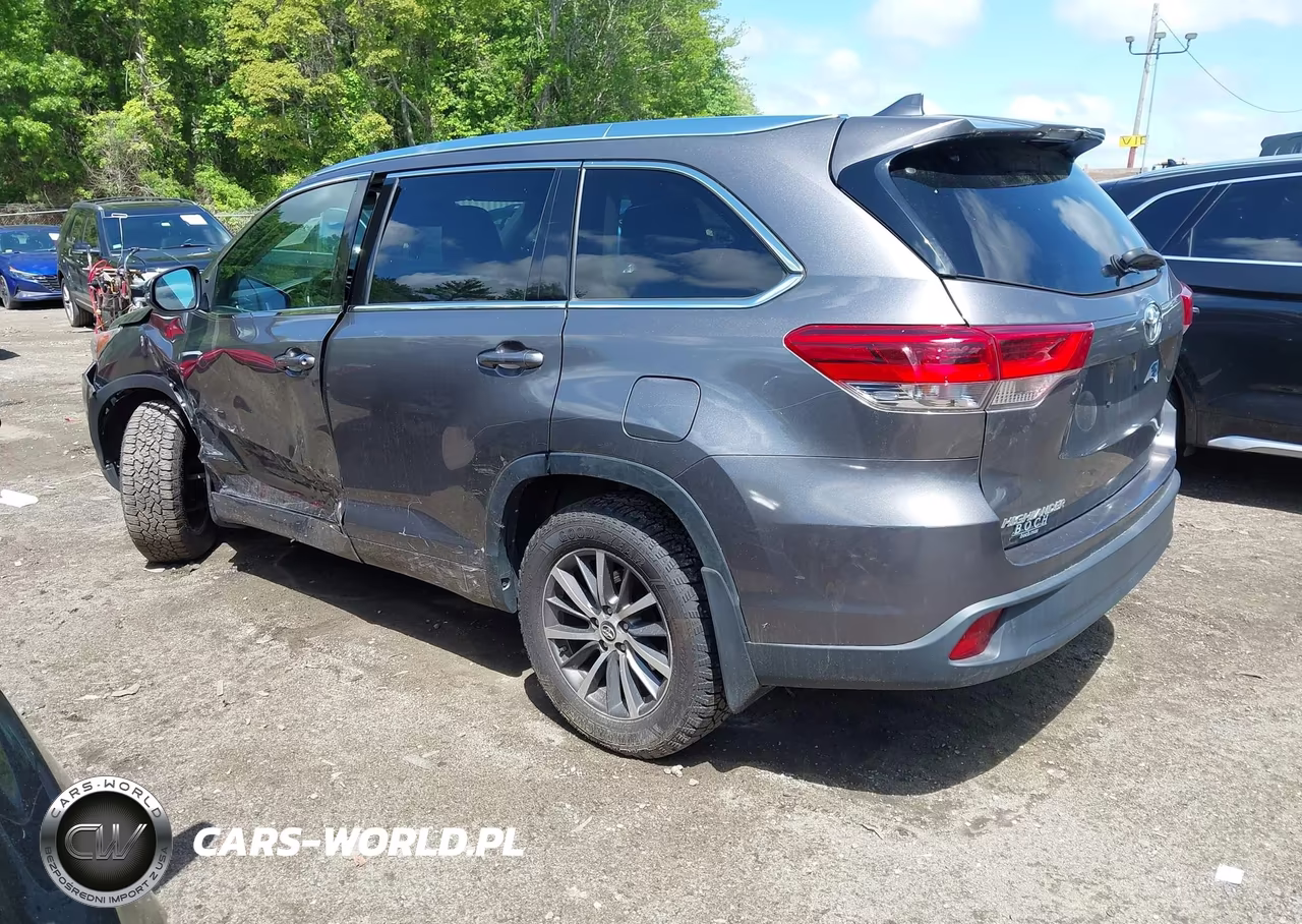 2017 Toyota Highlander Xle VIN:5TDJZRFH2HS473841 - 3