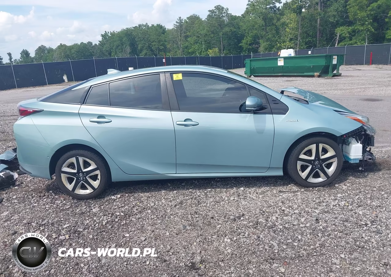 2018 Toyota Prius Three Touring VIN:JTDKARFU2J3068532 - 14
