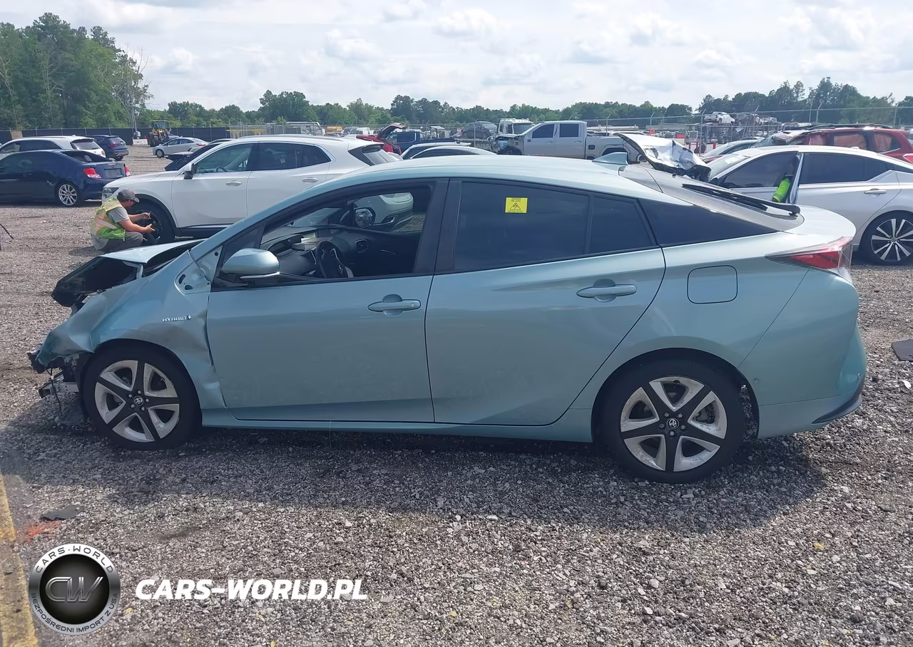 2018 Toyota Prius Three Touring VIN:JTDKARFU2J3068532 - 15