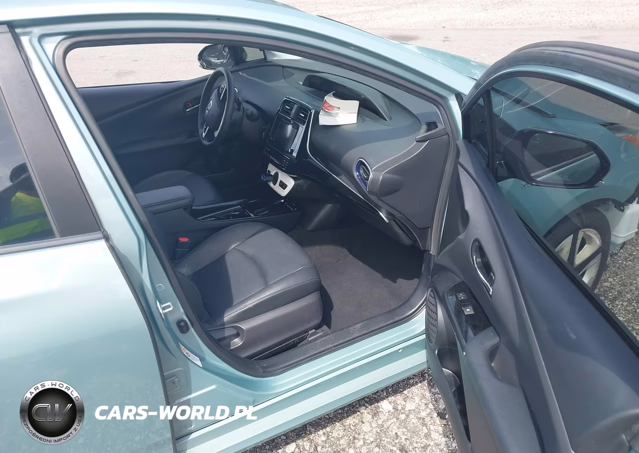 2018 Toyota Prius Three Touring VIN:JTDKARFU2J3068532 - 5