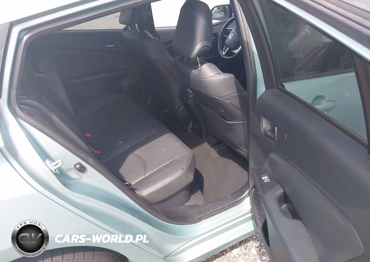 2018 Toyota Prius Three Touring VIN:JTDKARFU2J3068532 - 8