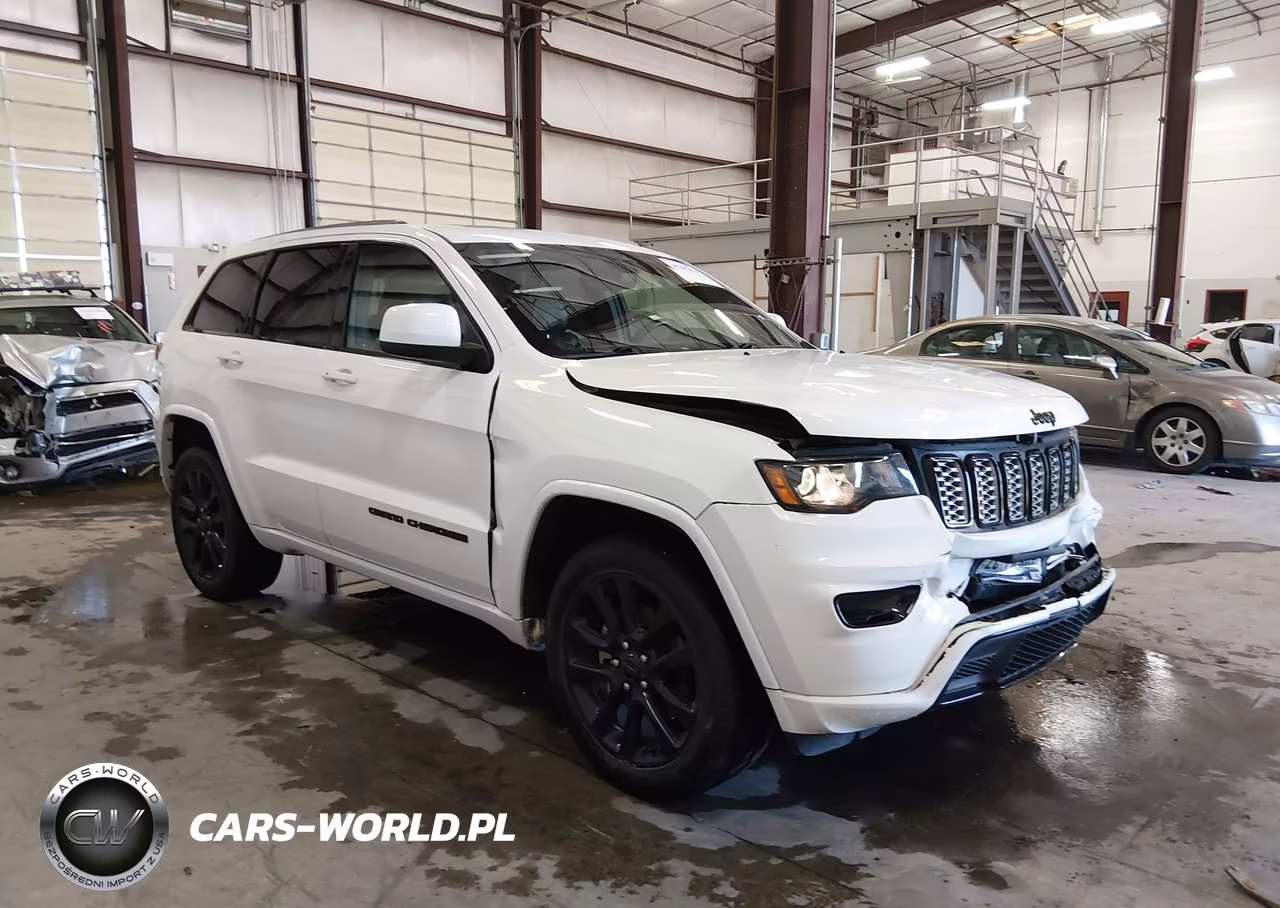2018 Jeep Grand Cherokee Altitude 4X4 VIN:1C4RJFAG9JC491509 - 13
