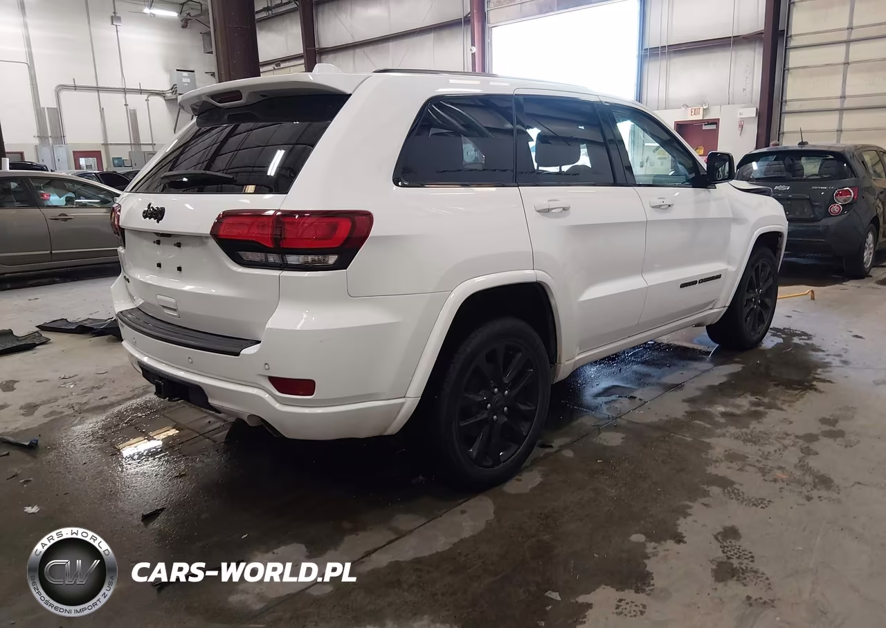 2018 Jeep Grand Cherokee Altitude 4X4 VIN:1C4RJFAG9JC491509 - 4