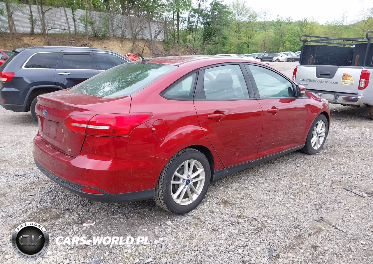 2015 Ford Focus Se VIN:1FADP3F21FL200440 - 4