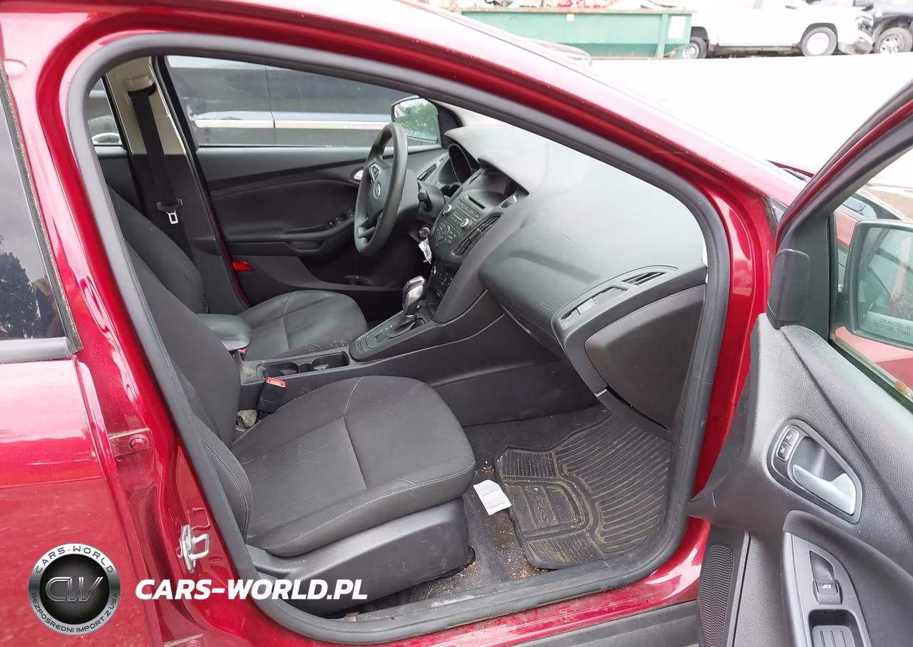 2015 Ford Focus Se VIN:1FADP3F21FL200440 - 5
