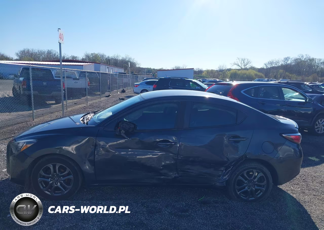 2019 Toyota Yaris Le VIN:3MYDLBYV7KY513373 - 14