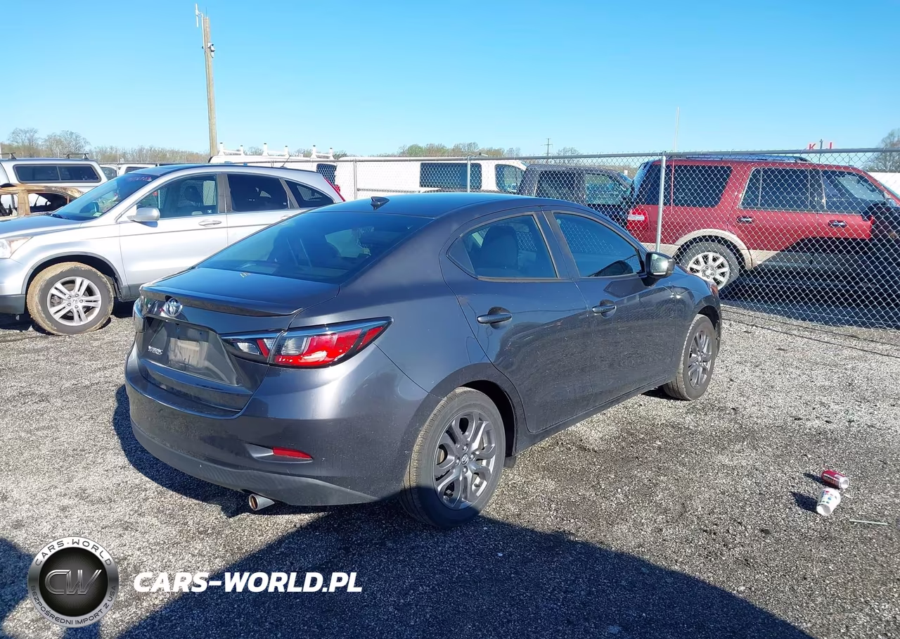 2019 Toyota Yaris Le VIN:3MYDLBYV7KY513373 - 4