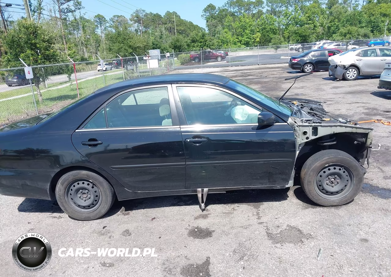 2004 Toyota Camry Le VIN:4T1BE32K24U374789 - 13