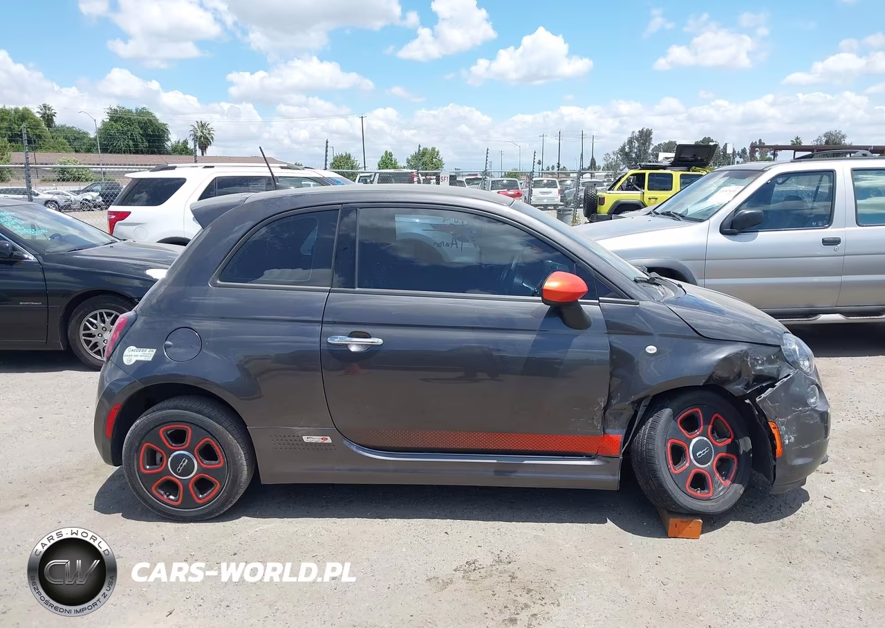 2016 Fiat 500E Battery Electric VIN:3C3CFFGE6GT209745 - 13