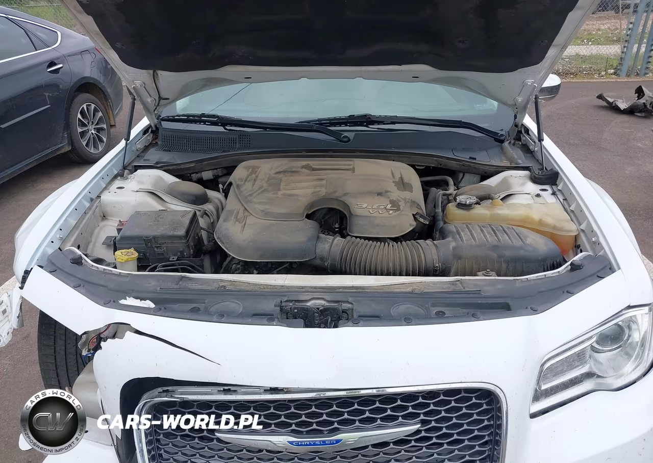 2019 Chrysler 300 Limited VIN:2C3CCAEG0KH698077 - 10