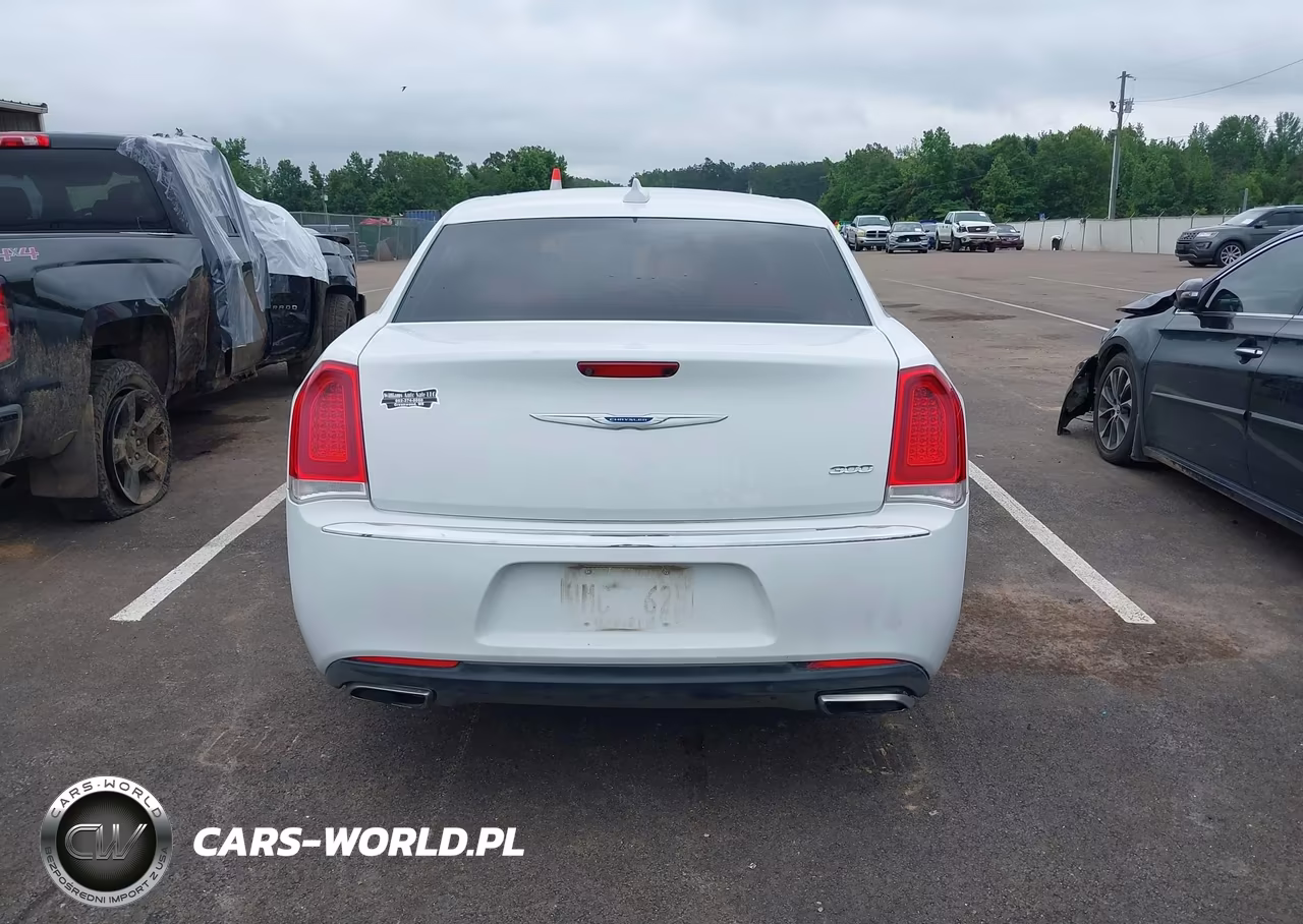 2019 Chrysler 300 Limited VIN:2C3CCAEG0KH698077 - 16