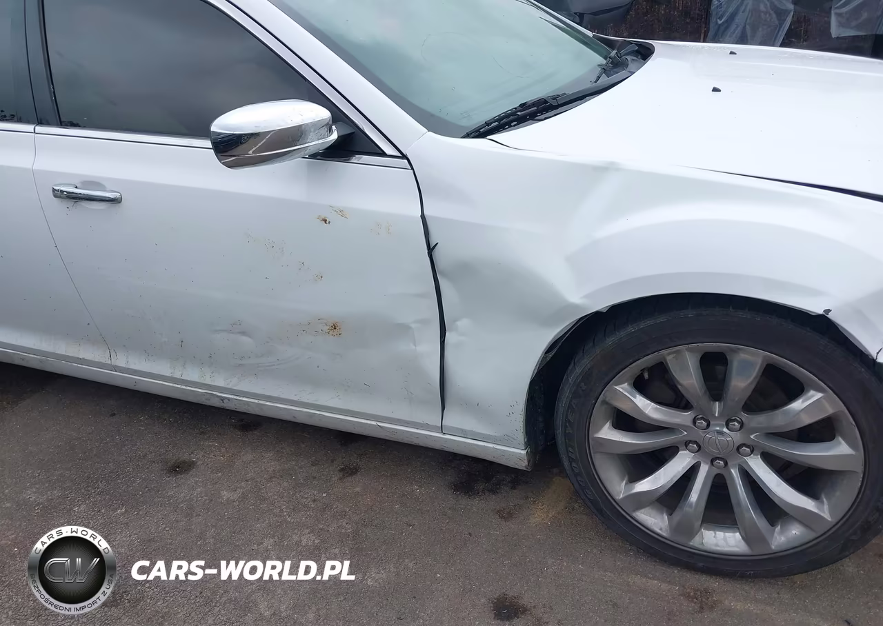 2019 Chrysler 300 Limited VIN:2C3CCAEG0KH698077 - 17