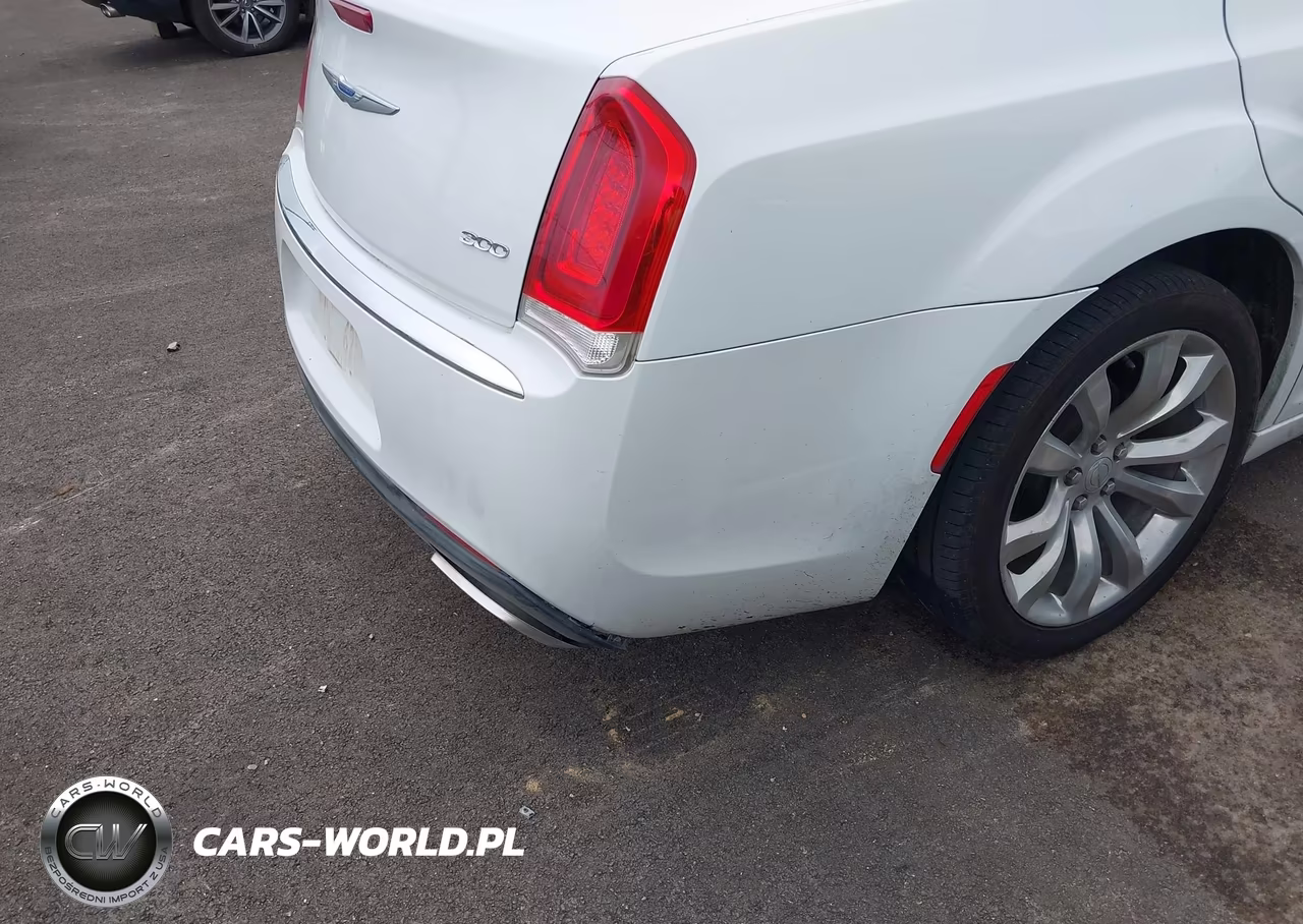 2019 Chrysler 300 Limited VIN:2C3CCAEG0KH698077 - 18