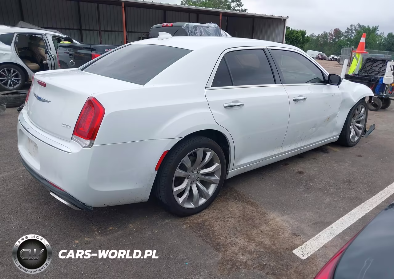 2019 Chrysler 300 Limited VIN:2C3CCAEG0KH698077 - 4
