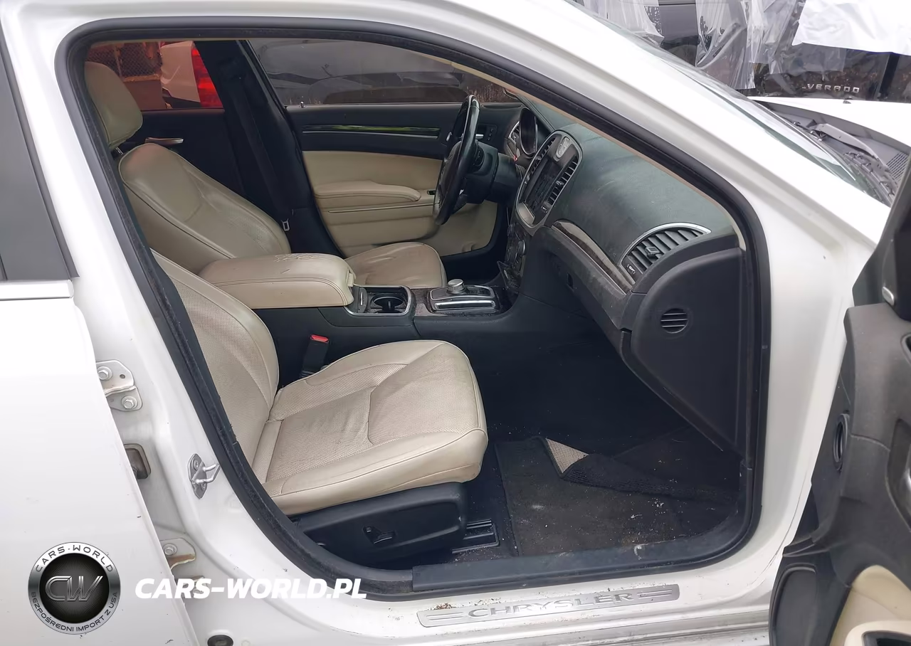 2019 Chrysler 300 Limited VIN:2C3CCAEG0KH698077 - 5