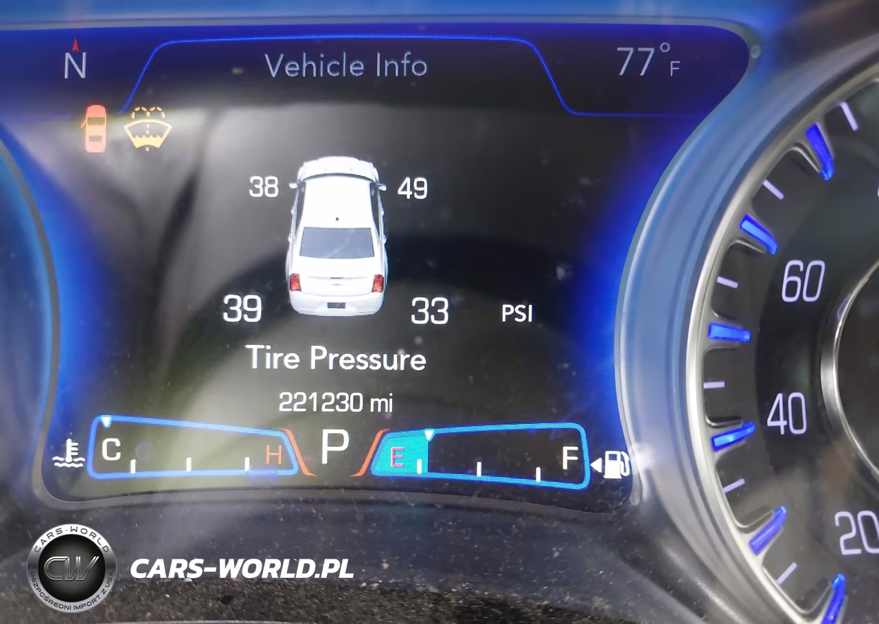 2019 Chrysler 300 Limited VIN:2C3CCAEG0KH698077 - 7