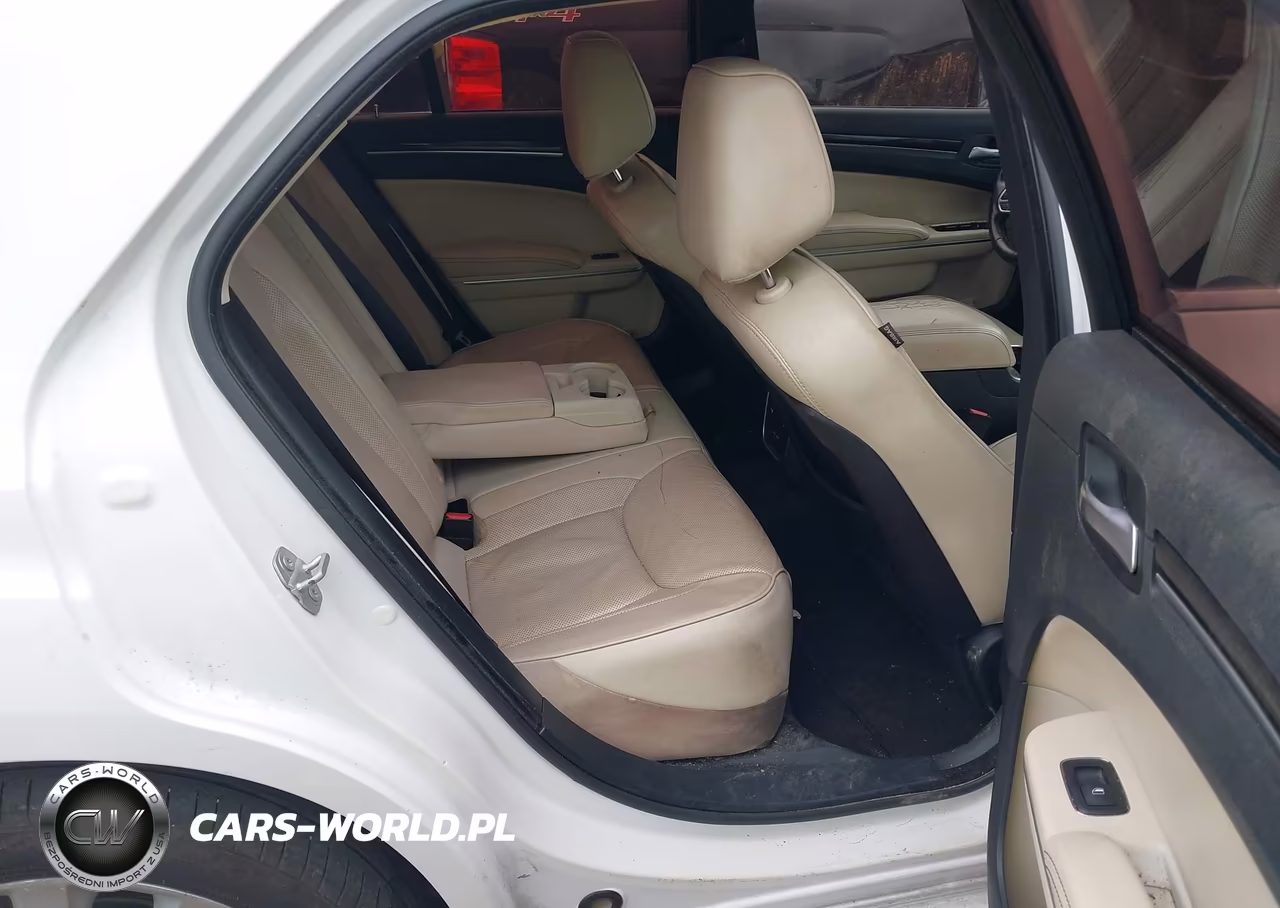 2019 Chrysler 300 Limited VIN:2C3CCAEG0KH698077 - 8