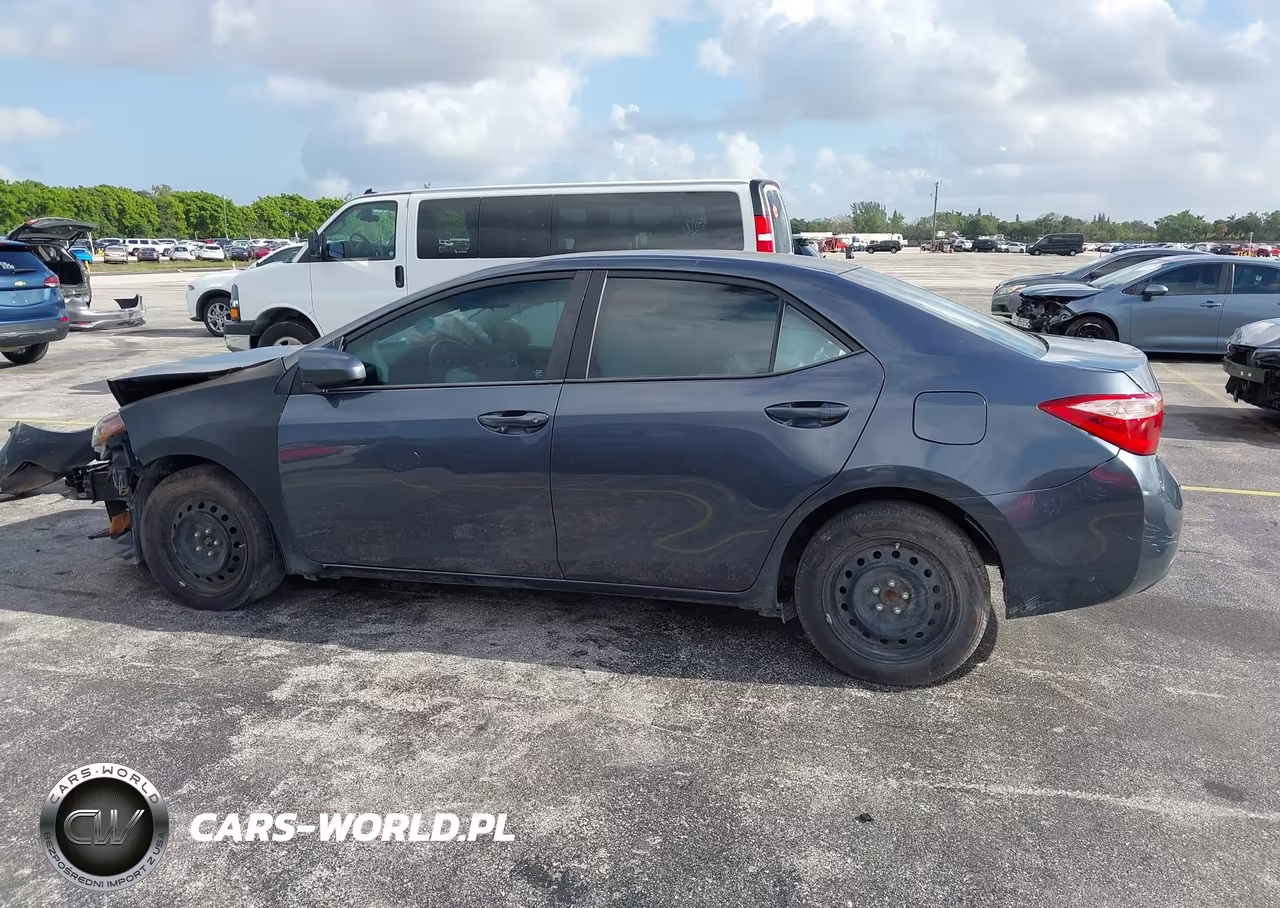 2017 Toyota Corolla Le VIN:5YFBURHE4HP723899 - 15