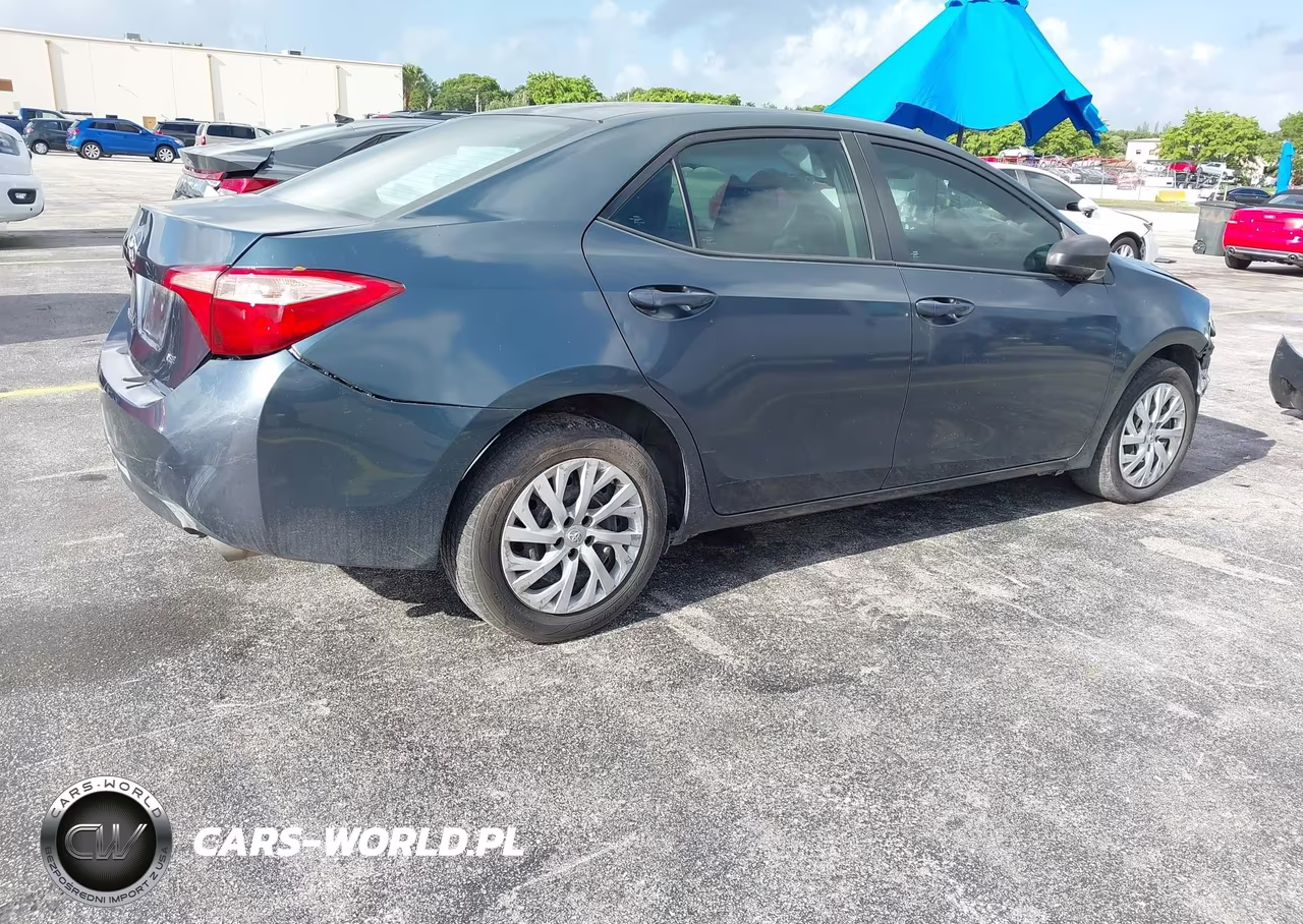 2017 Toyota Corolla Le VIN:5YFBURHE4HP723899 - 4