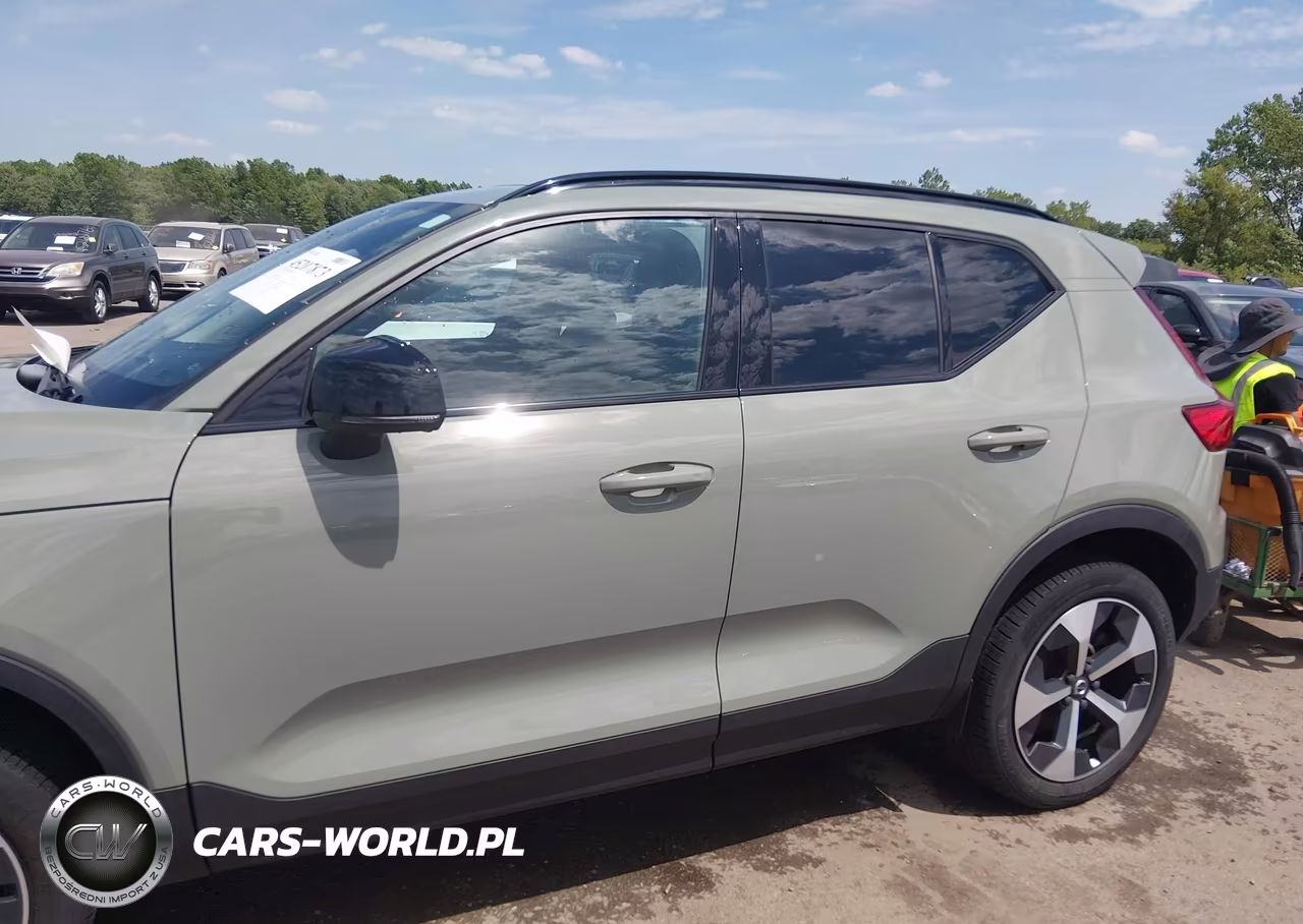 2023 Volvo Xc40 B5 Plus Dark Theme VIN:YV4L12UW4P2911089 - 14