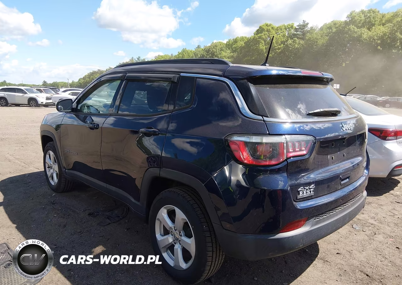 2018 Jeep Compass Latitude 4X4 VIN:3C4NJDBB3JT256193 - 3