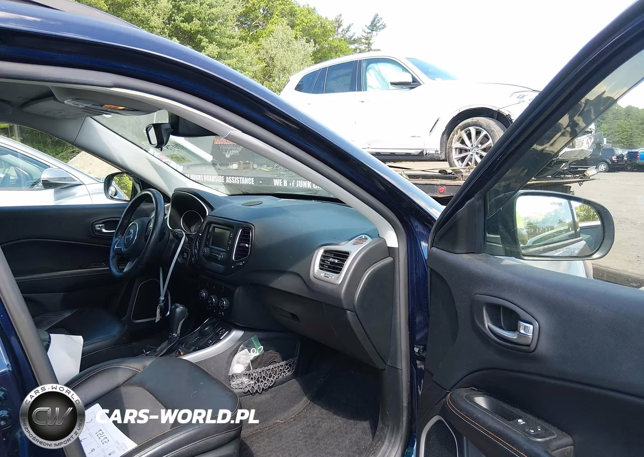2018 Jeep Compass Latitude 4X4 VIN:3C4NJDBB3JT256193 - 5