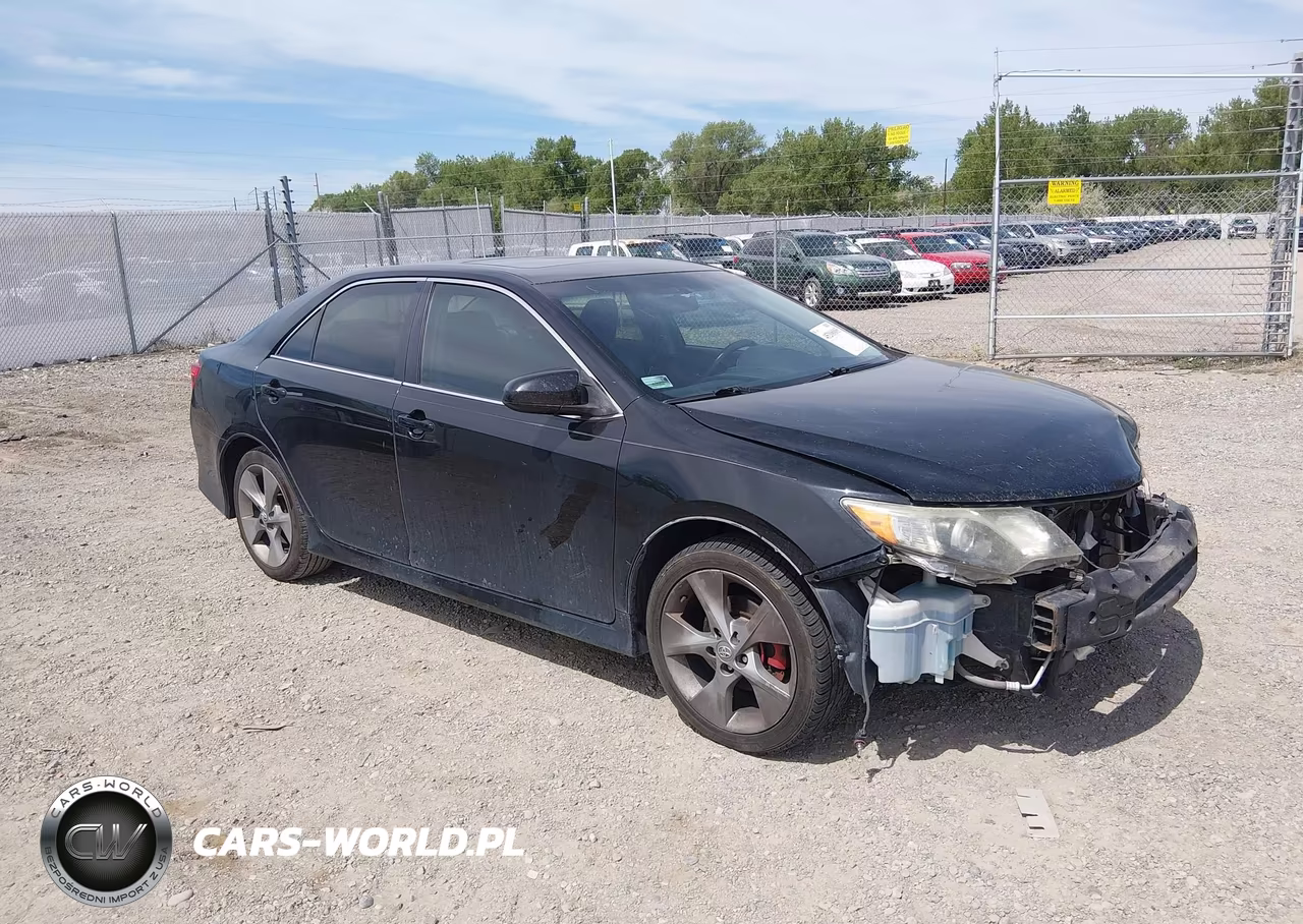 2014 Toyota Camry Se Sport – zdjęcie 1 z 16