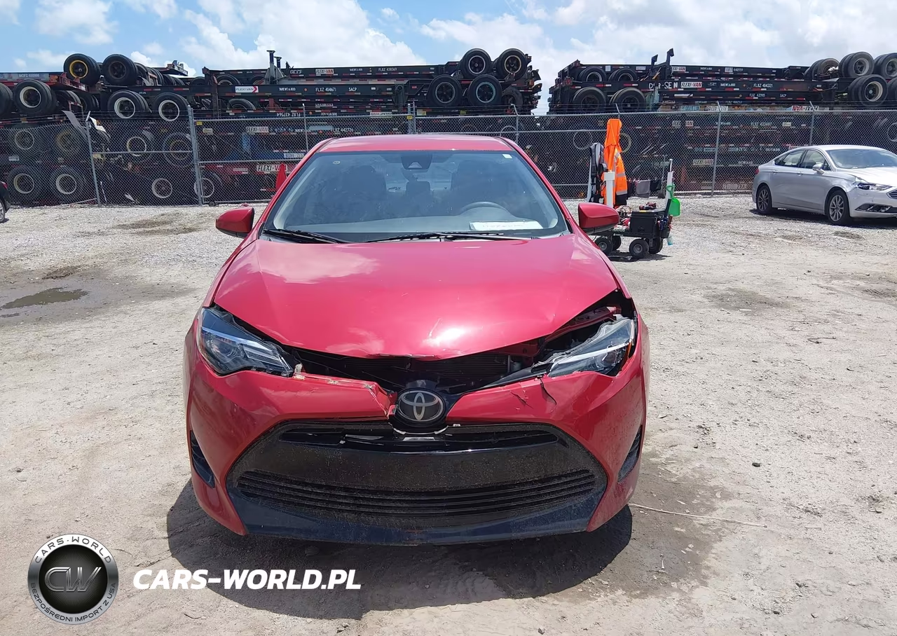 2018 Toyota Corolla Le VIN:5YFBURHE3JP824079 - 12