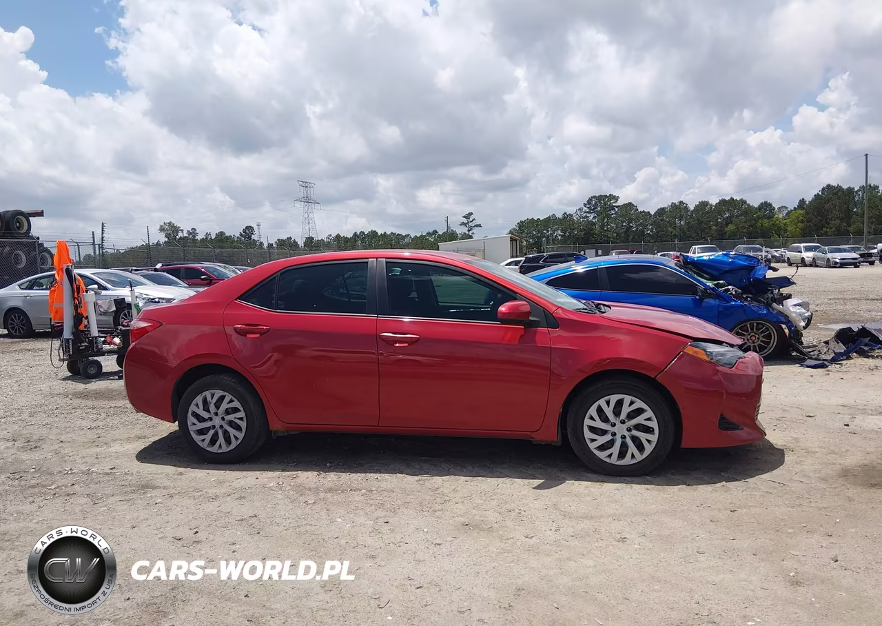 2018 Toyota Corolla Le VIN:5YFBURHE3JP824079 - 13