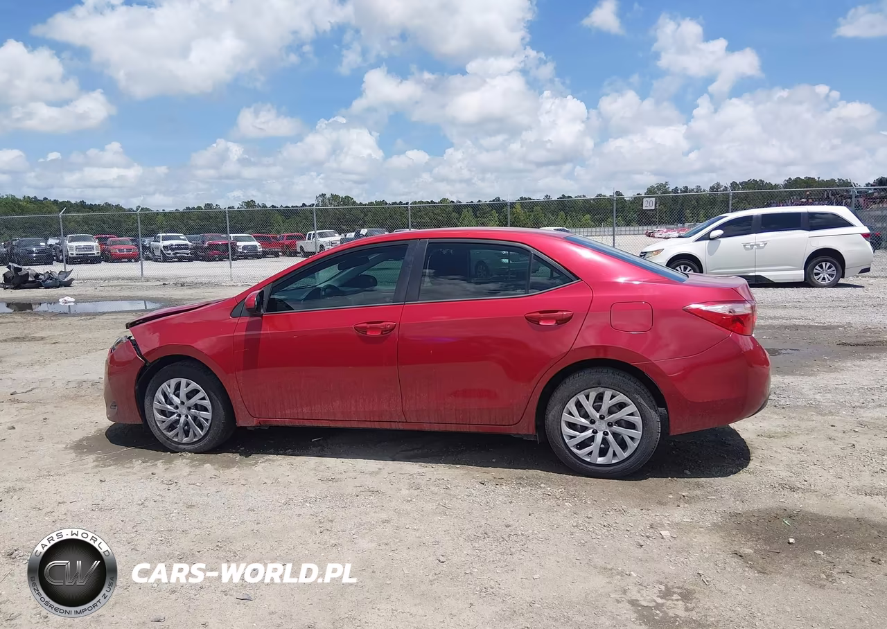 2018 Toyota Corolla Le VIN:5YFBURHE3JP824079 - 14