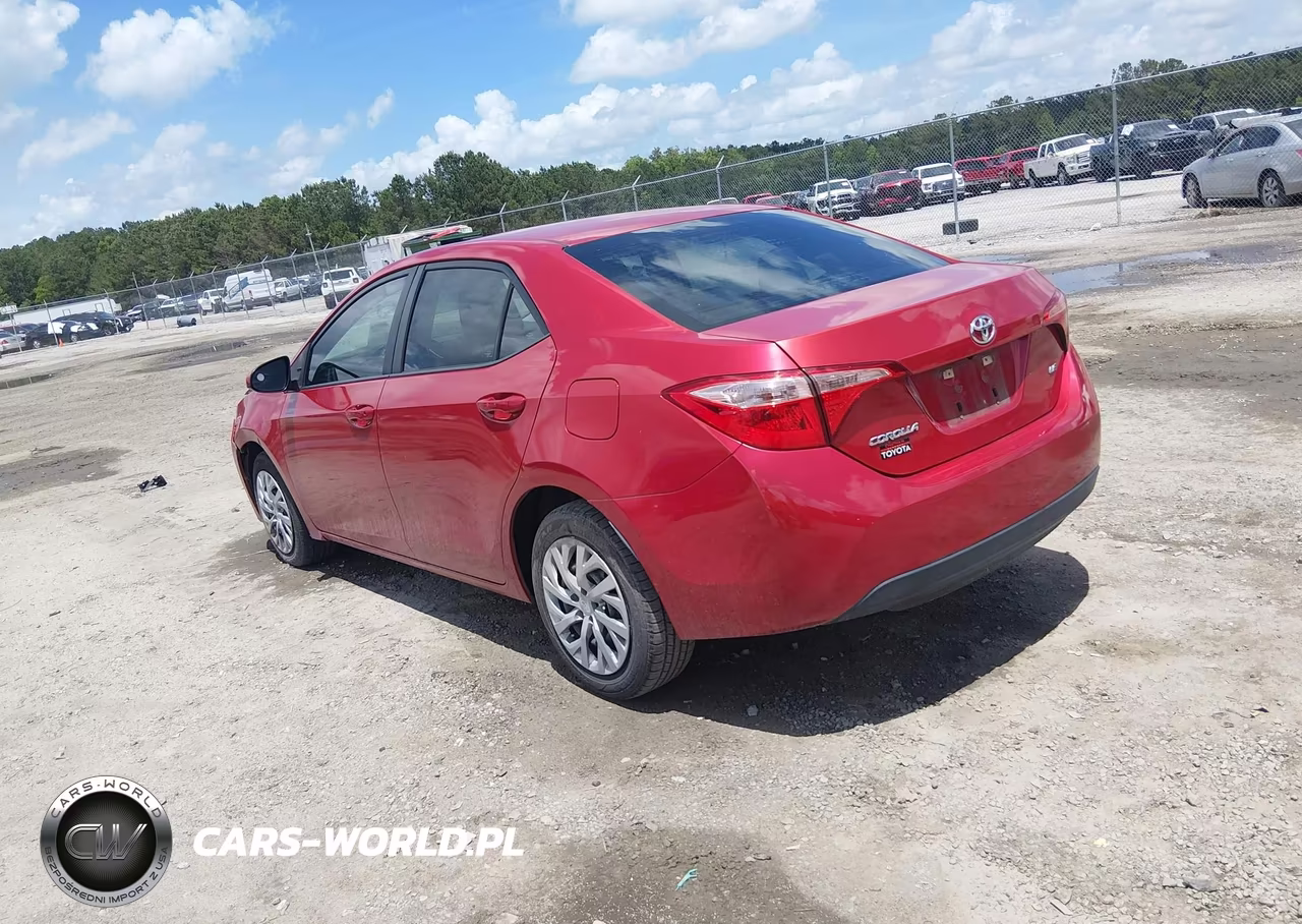 2018 Toyota Corolla Le VIN:5YFBURHE3JP824079 - 3