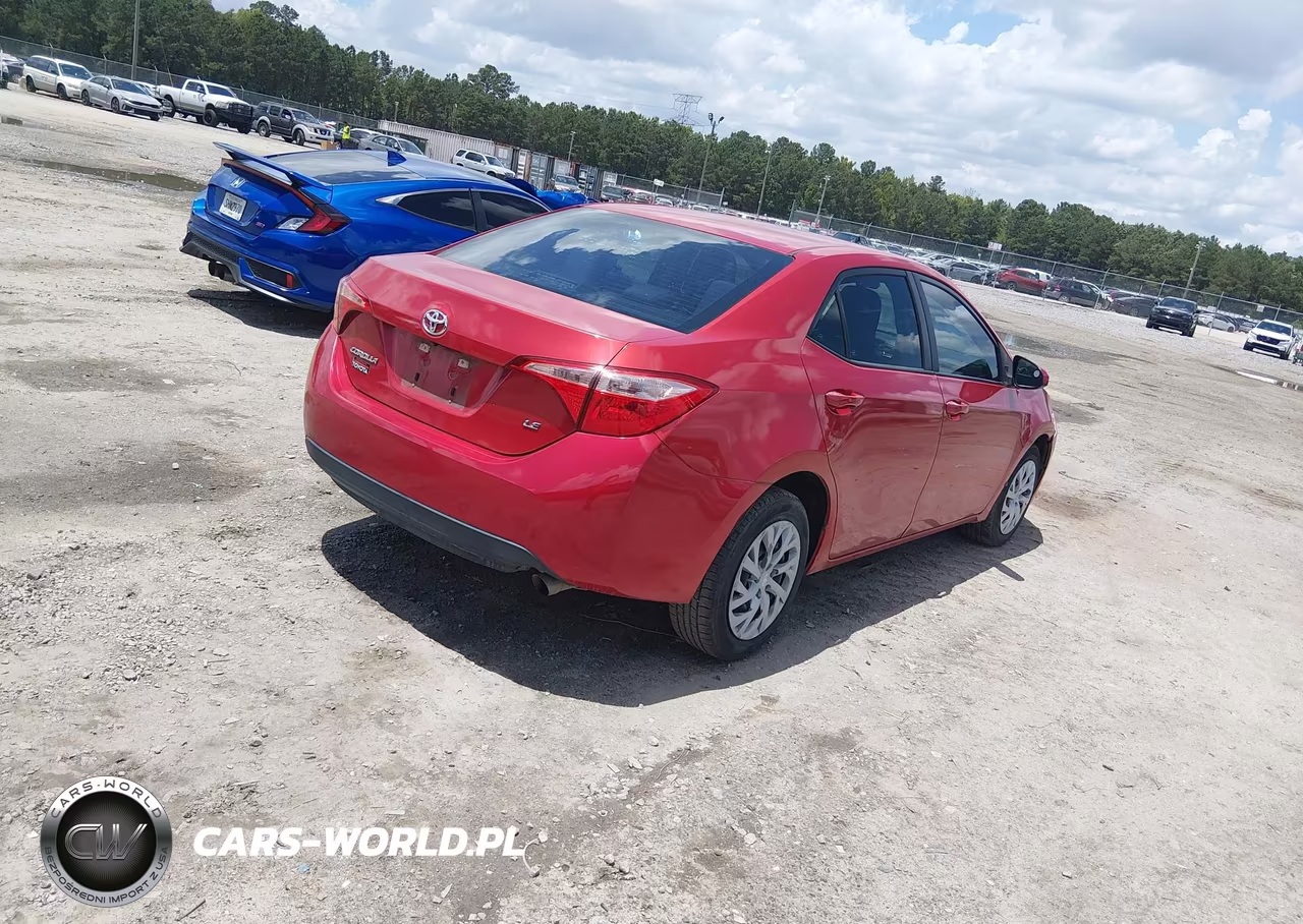 2018 Toyota Corolla Le VIN:5YFBURHE3JP824079 - 4