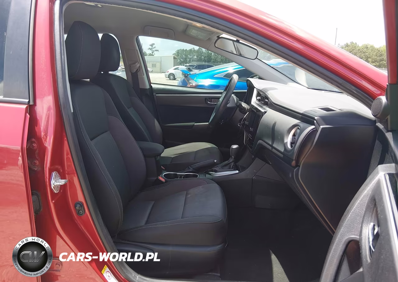 2018 Toyota Corolla Le VIN:5YFBURHE3JP824079 - 5