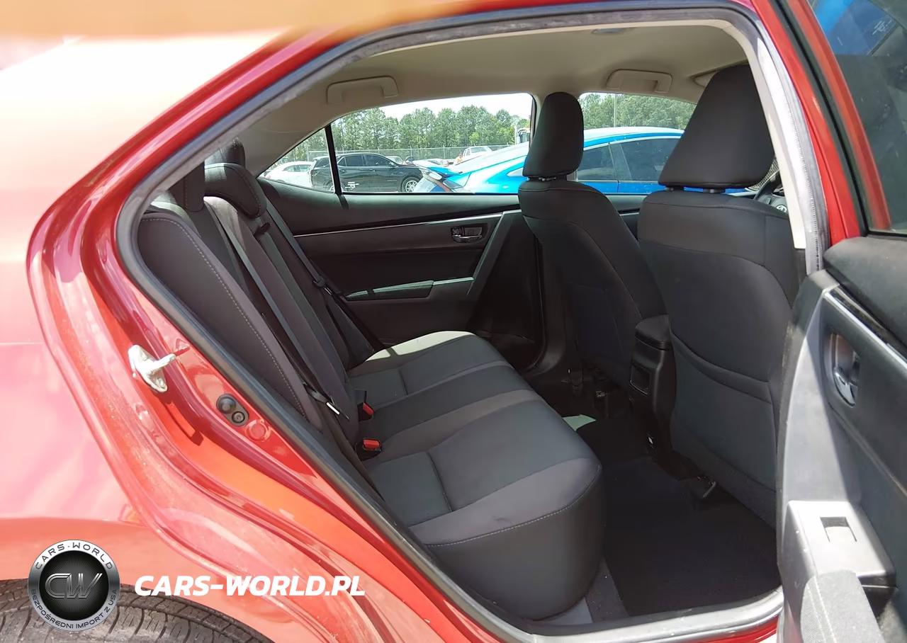2018 Toyota Corolla Le VIN:5YFBURHE3JP824079 - 8