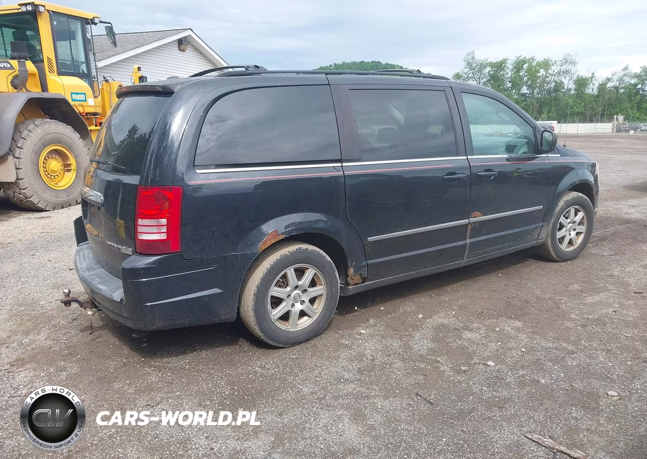 2010 Chrysler Town & Country Touring VIN:2A4RR5D17AR375995 - 4