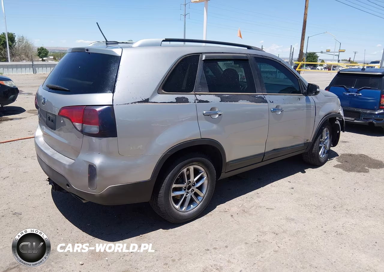 2015 Kia Sorento Lx V6 VIN:5XYKTDA78FG649874 - 4