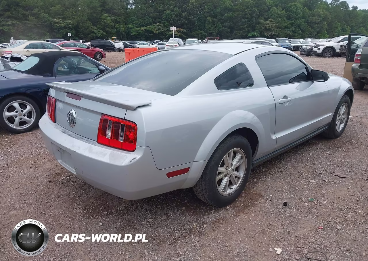 2007 Ford Mustang V6 Deluxe-V6 Premium VIN:1ZVFT80N475357235 - 4