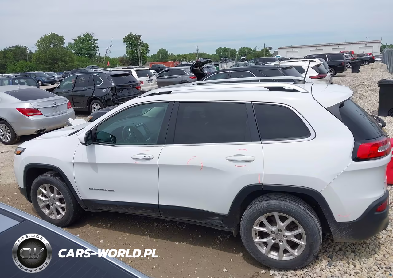 2018 Jeep Cherokee Latitude Plus 4X4 VIN:1C4PJMLBXJD619280 - 14