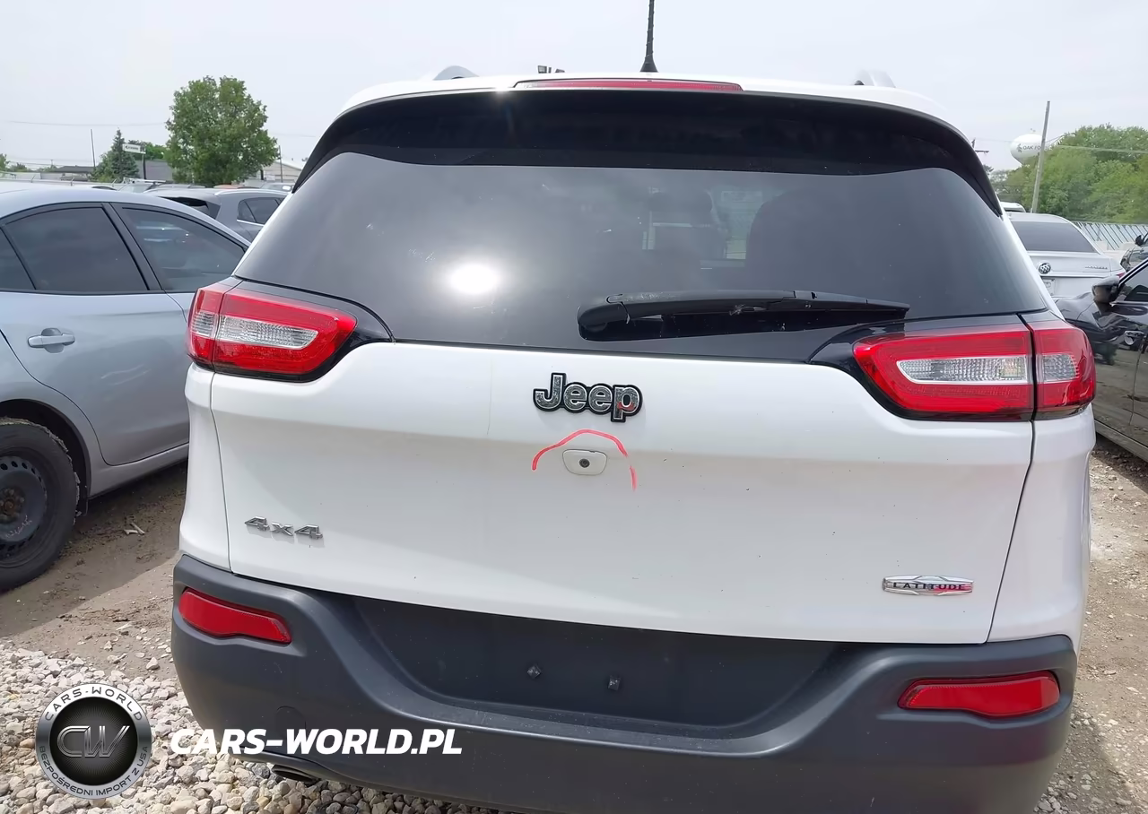 2018 Jeep Cherokee Latitude Plus 4X4 VIN:1C4PJMLBXJD619280 - 16
