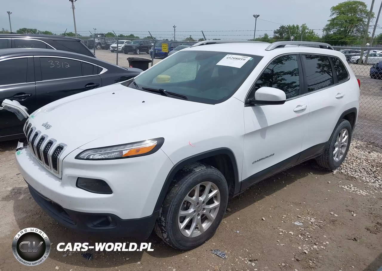 2018 Jeep Cherokee Latitude Plus 4X4 VIN:1C4PJMLBXJD619280 - 2