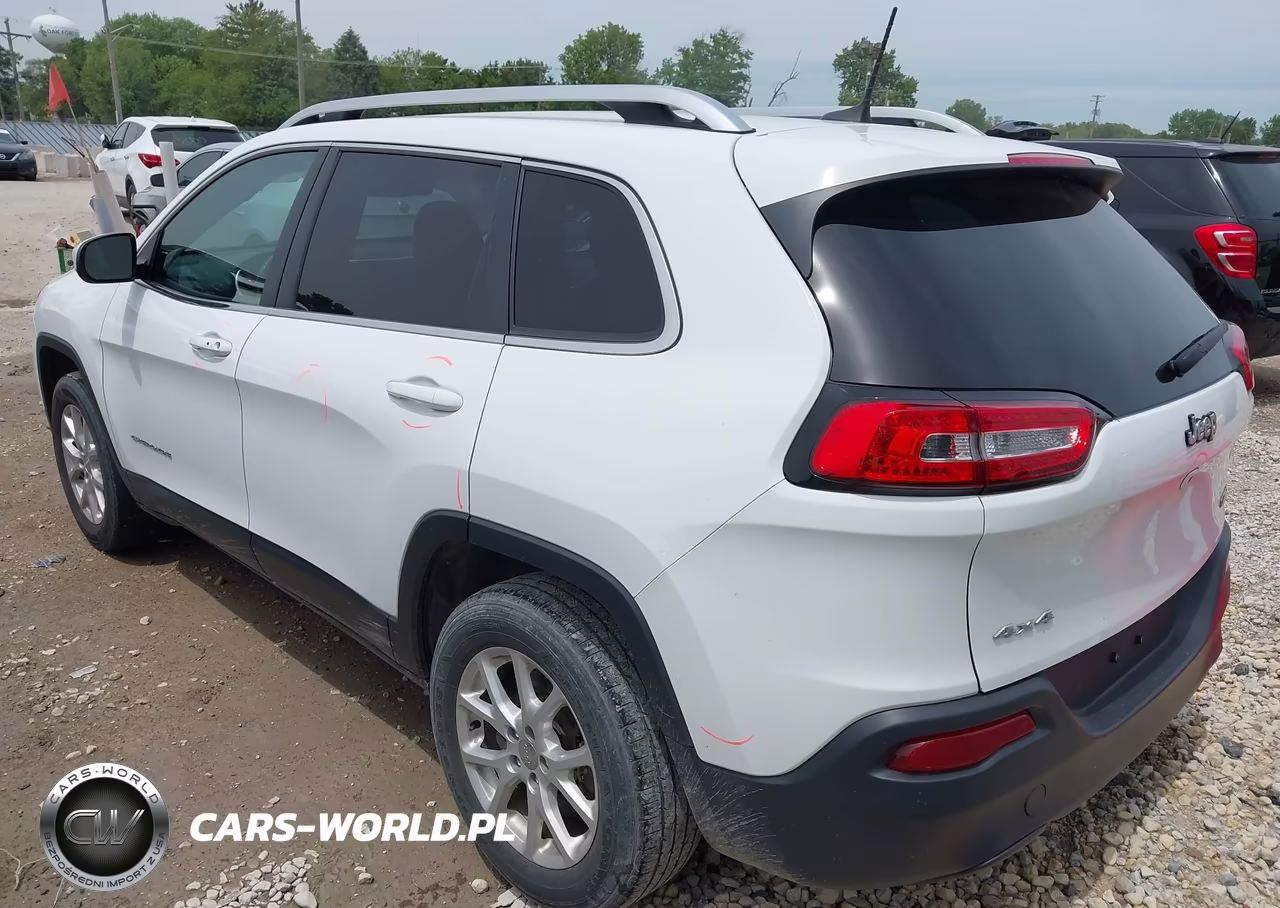 2018 Jeep Cherokee Latitude Plus 4X4 VIN:1C4PJMLBXJD619280 - 3