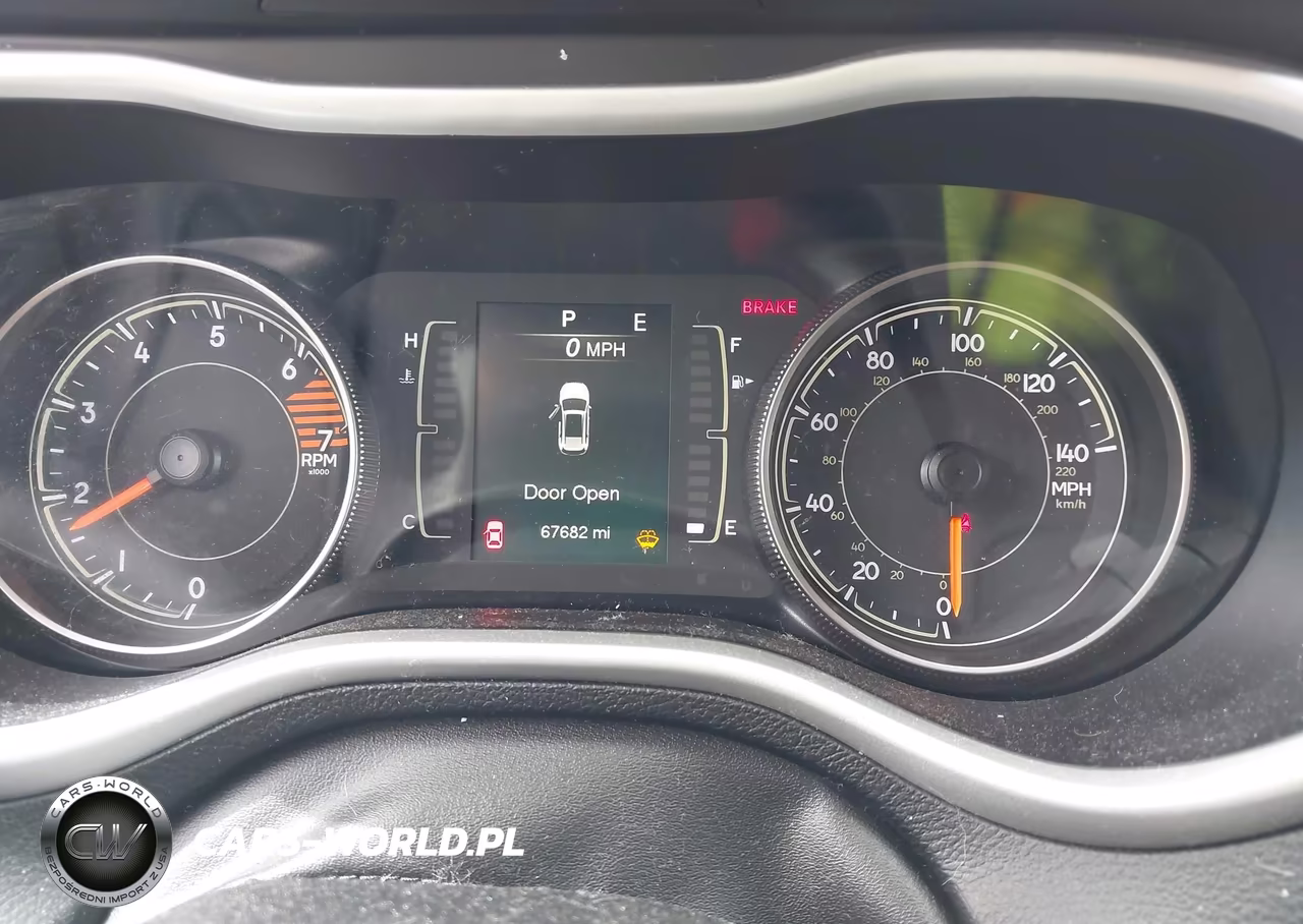 2018 Jeep Cherokee Latitude Plus 4X4 VIN:1C4PJMLBXJD619280 - 7