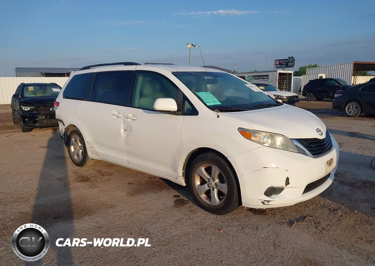 2011 Toyota Sienna Le V6 – zdjęcie 1 z 16