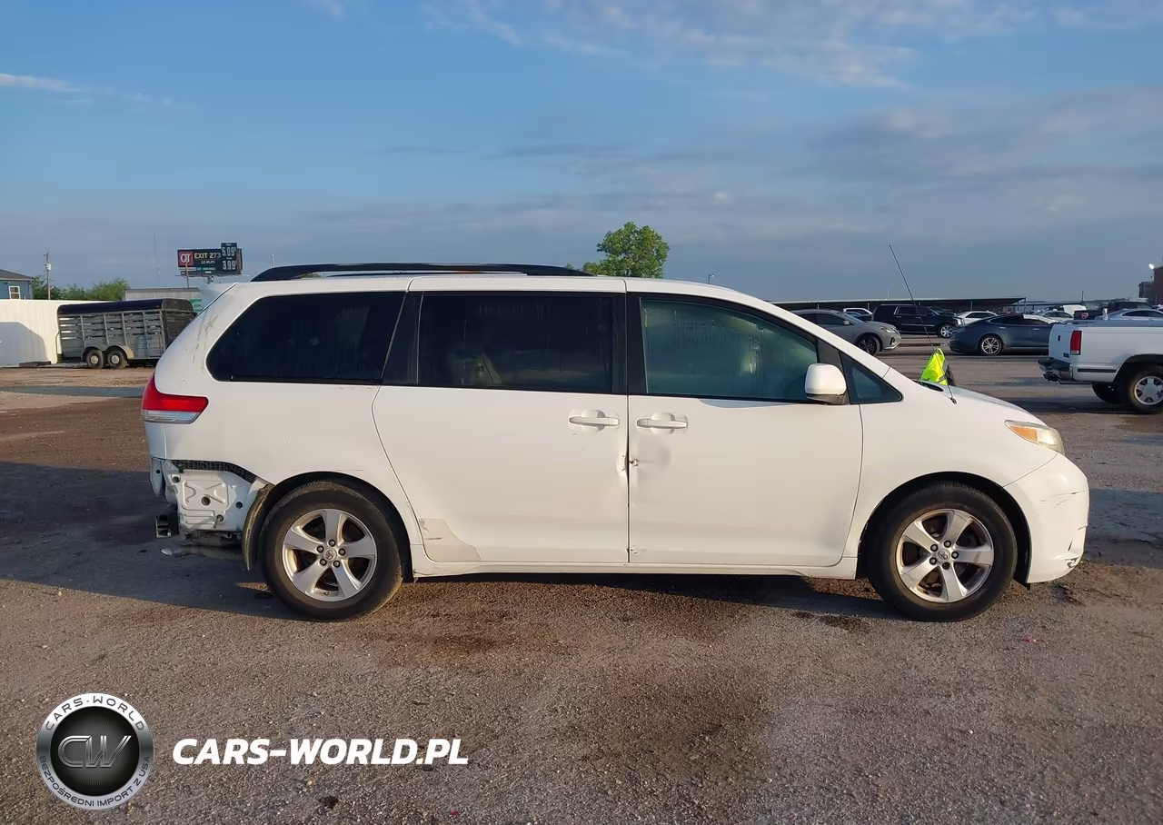 2011 Toyota Sienna Le V6 VIN:5TDKK3DC8BS072637 - 13