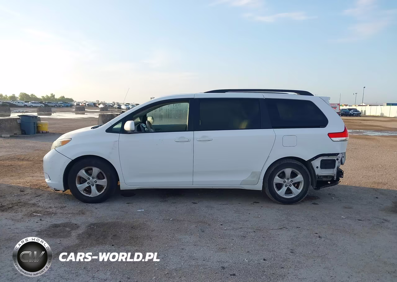 2011 Toyota Sienna Le V6 VIN:5TDKK3DC8BS072637 - 14