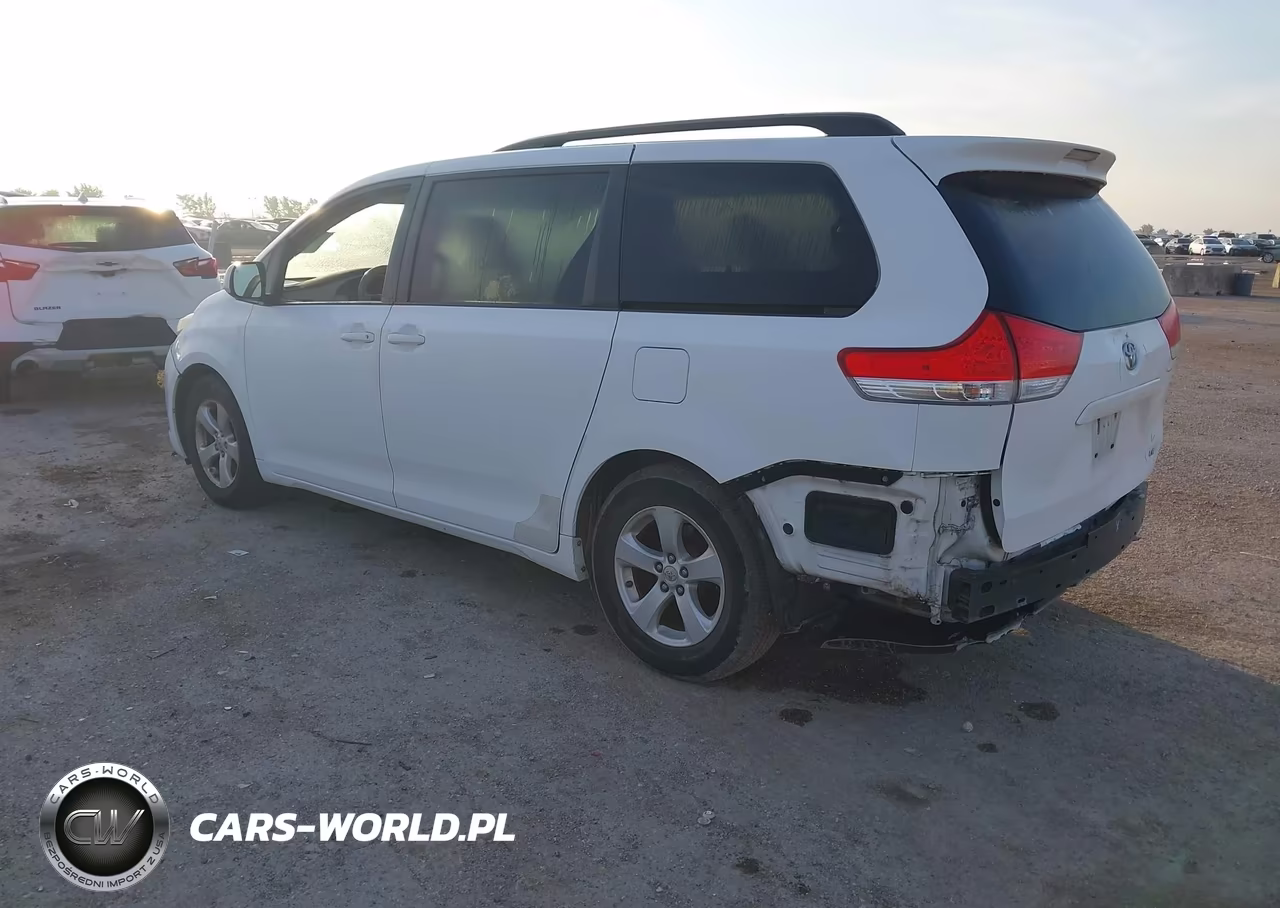 2011 Toyota Sienna Le V6 VIN:5TDKK3DC8BS072637 - 3