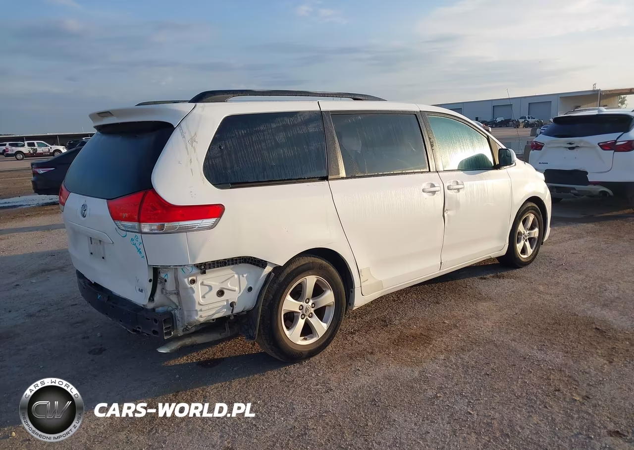 2011 Toyota Sienna Le V6 VIN:5TDKK3DC8BS072637 - 4