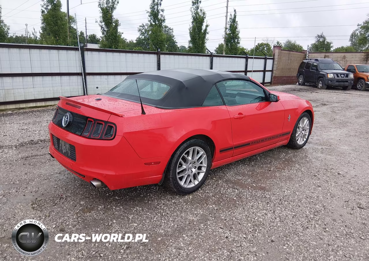 2014 Ford Mustang V6 Premium VIN:1ZVBP8EM6E5319750 - 4